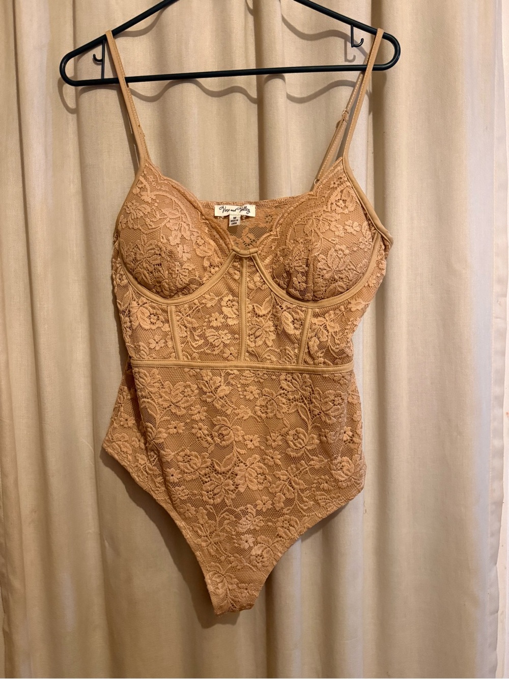 Vine and Valley Lace Bodysuit in Nude size medium